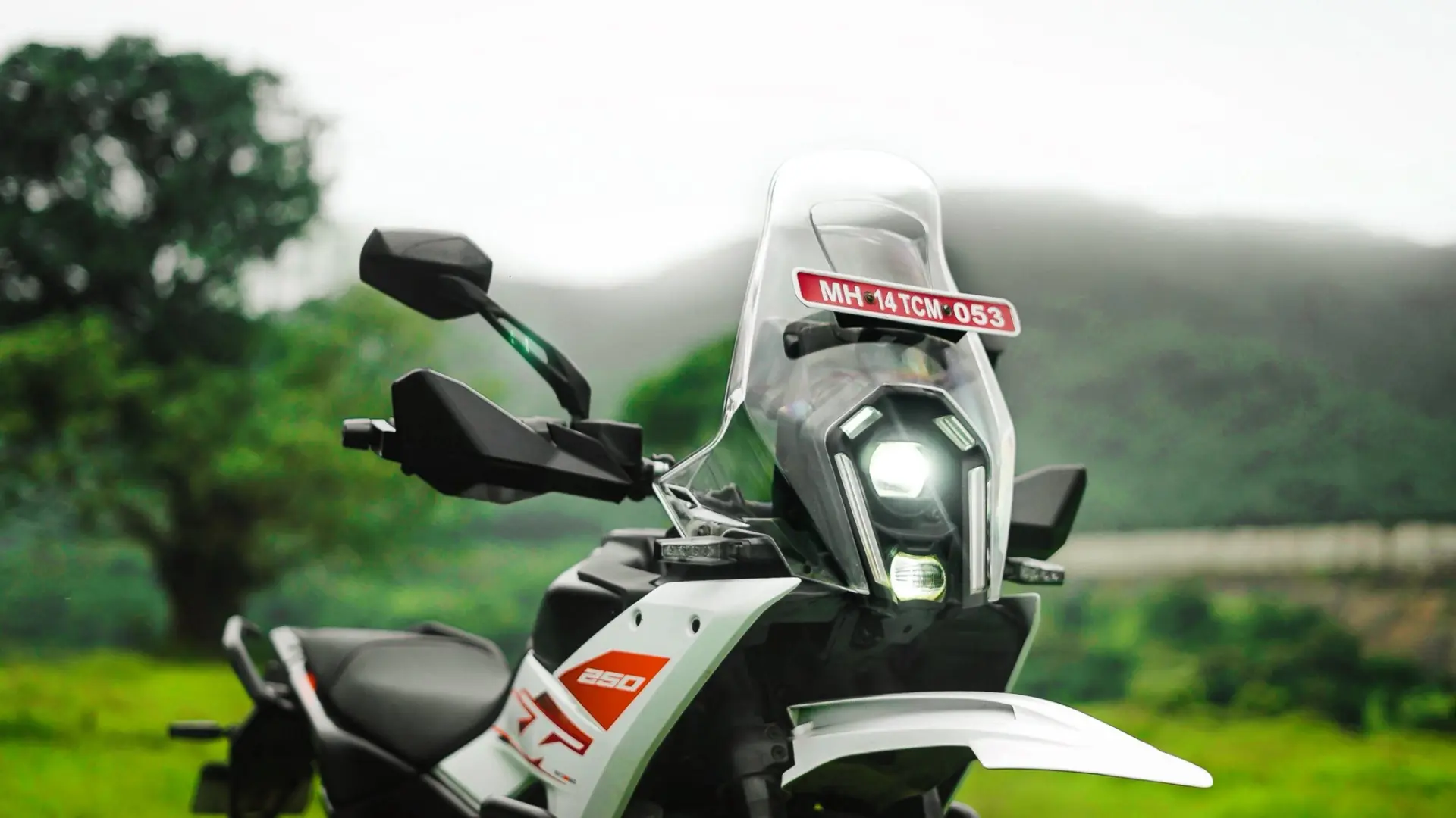 2025 KTM 250 Adventure Front