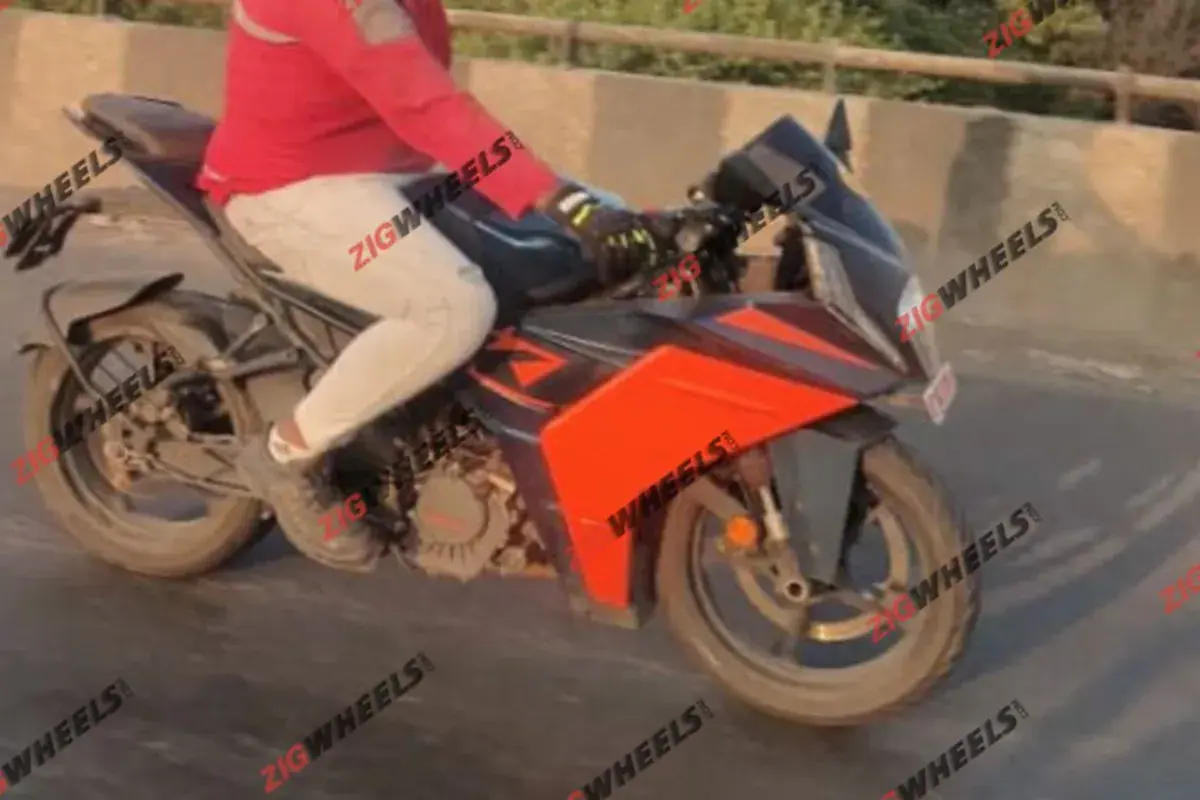 KTM RC 160 Spied Photo by ZigWheel.