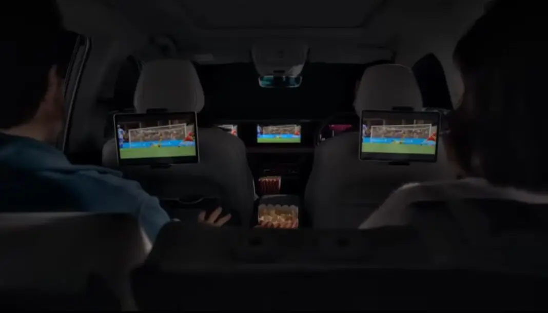 Mahindra XEV 9S Rear Screen