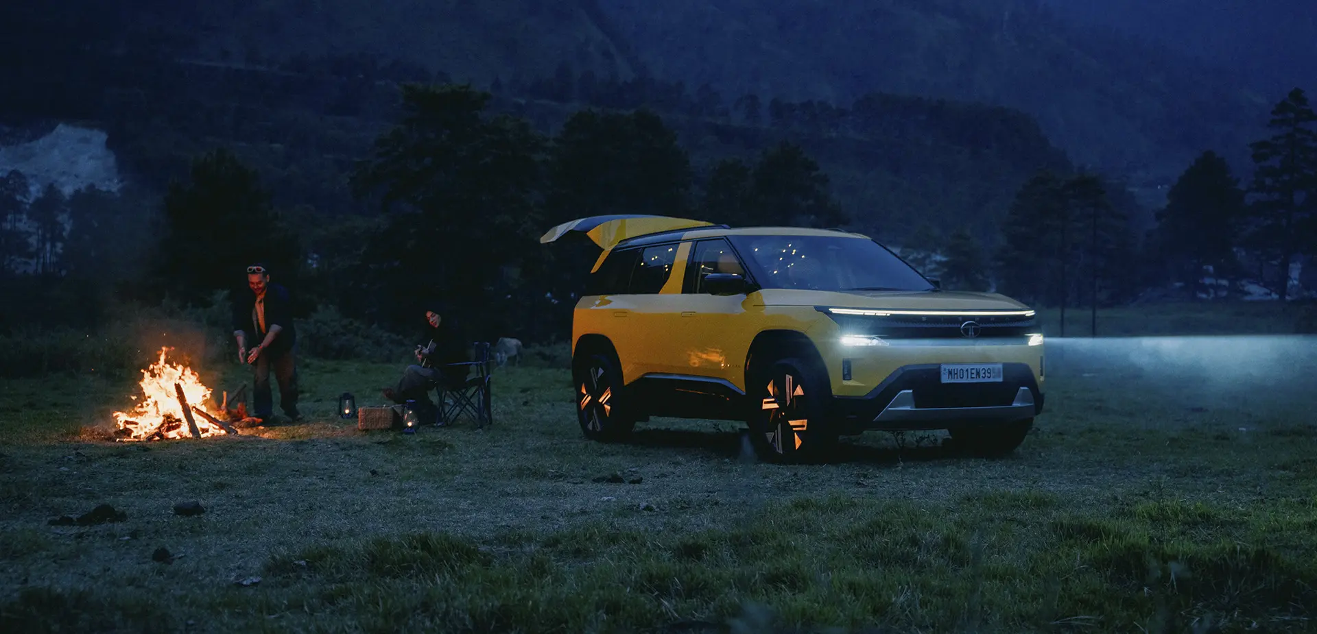 Tata Sierra on trip while couple enjoying bonfires