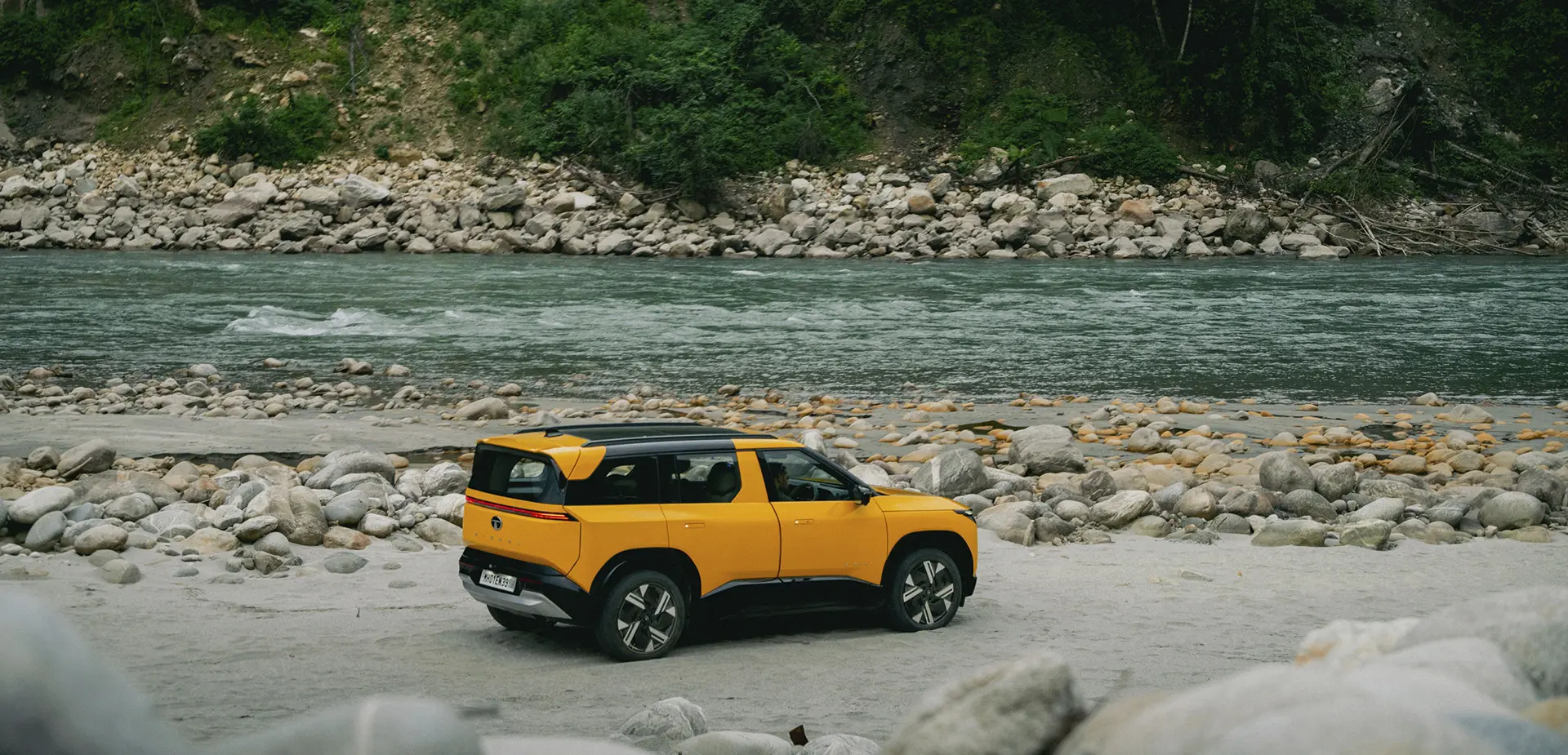 Sierra river view without people