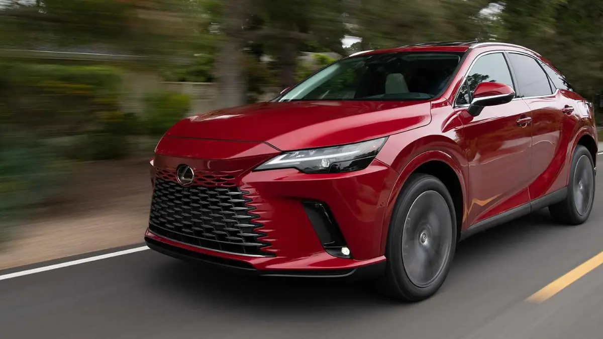 Lexus RX 350h Exquisite while on road