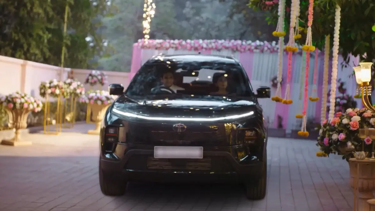 Tata Safari Petrol (1)