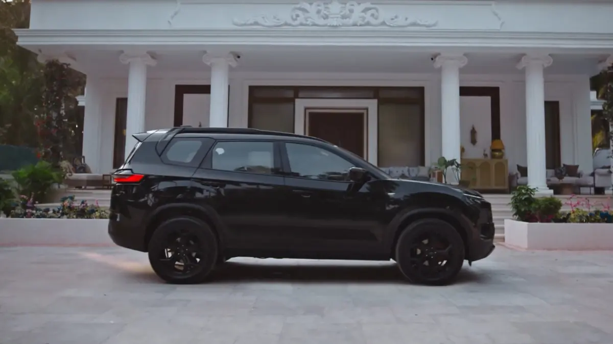Tata Safari Petrol Red Dark Edition