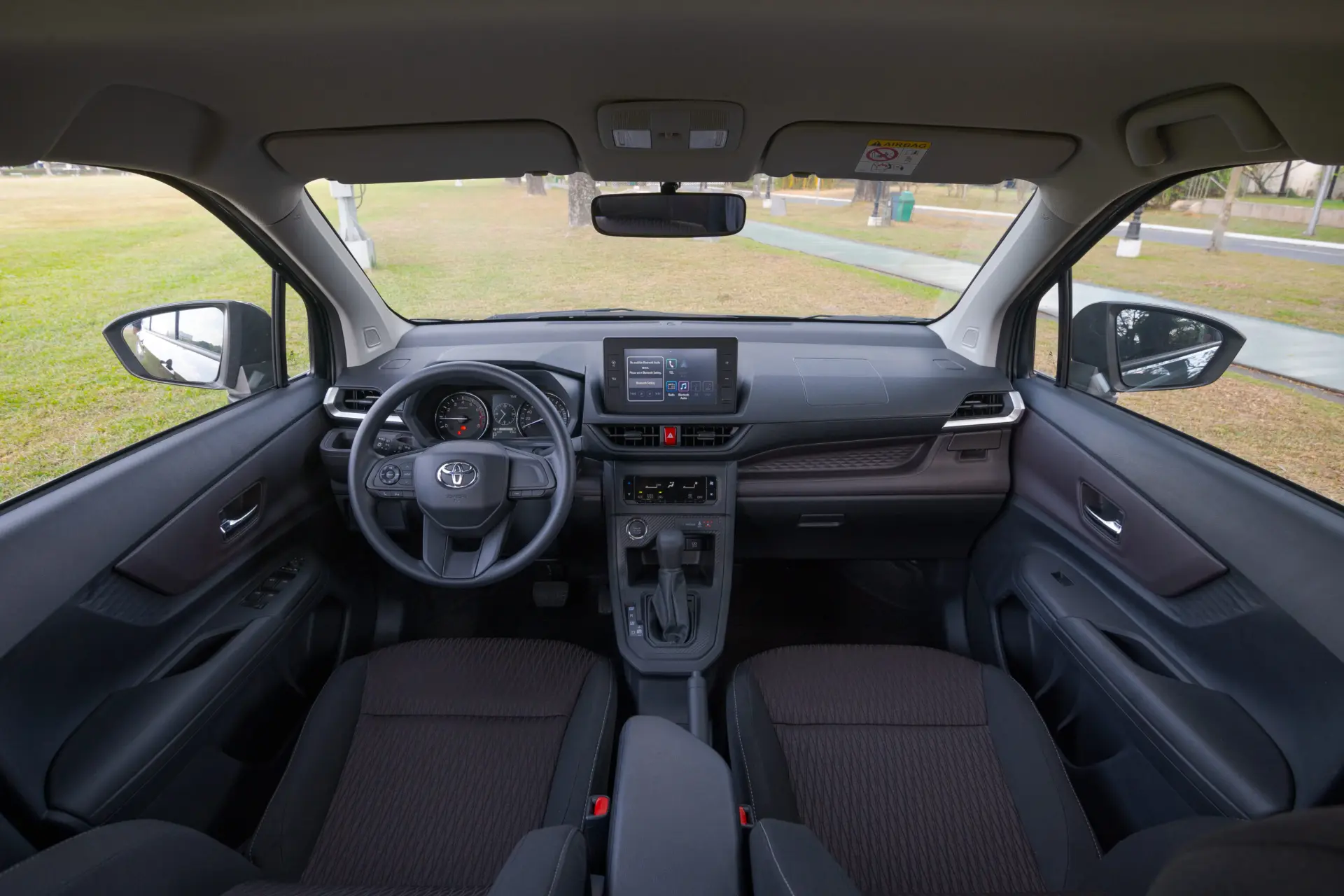Toyota Avanza interior
