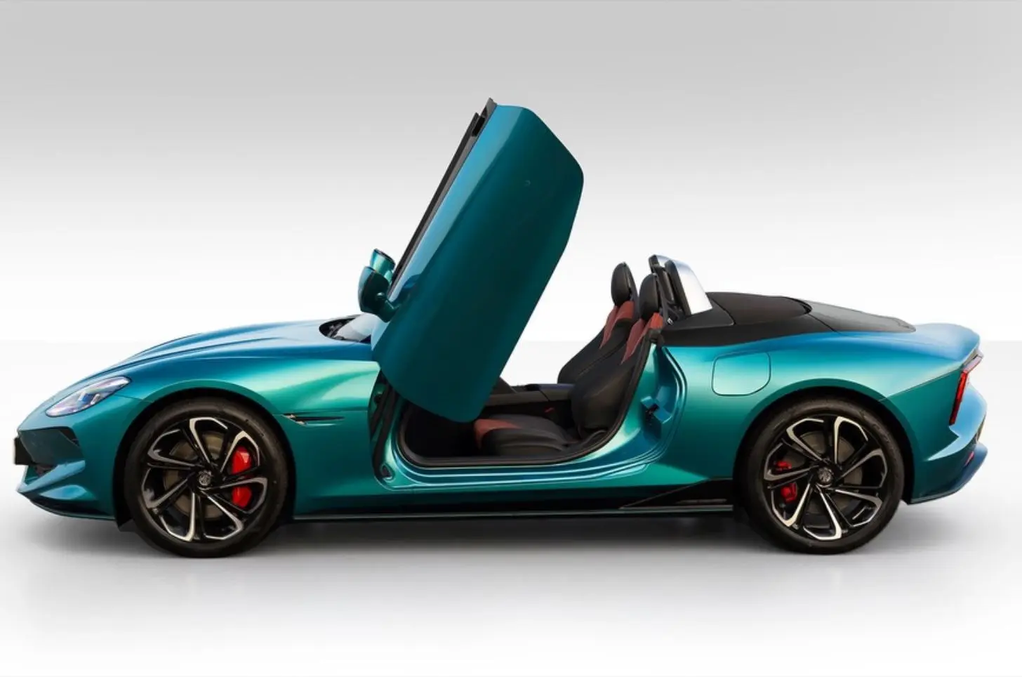 MG Cyberster Receives Irises Cyan