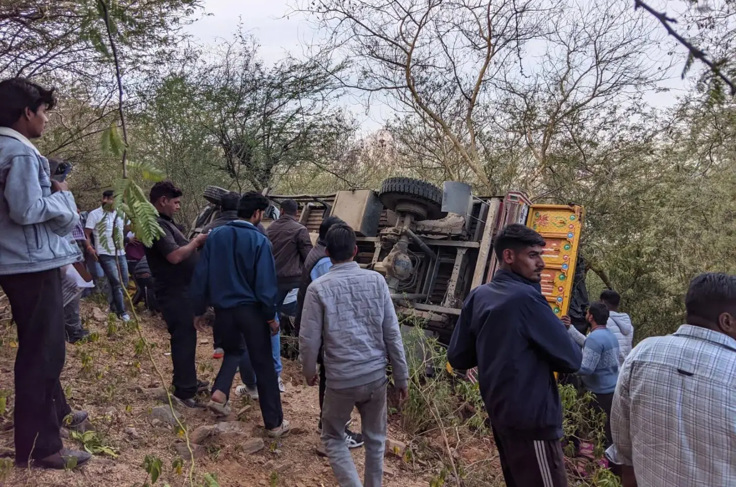 Sikar road accident tata 407 falls off hill road