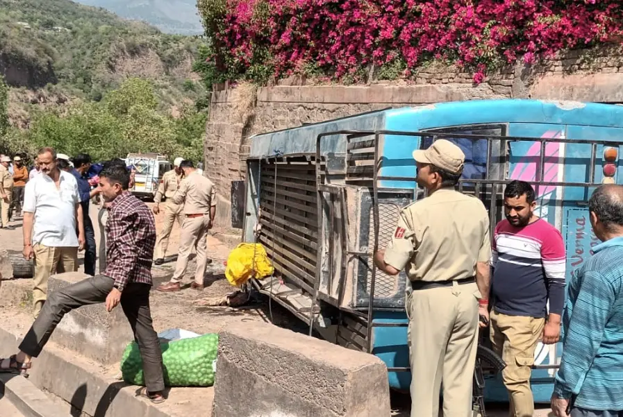 reasi-road-accident-tringa-nallah-kills-two