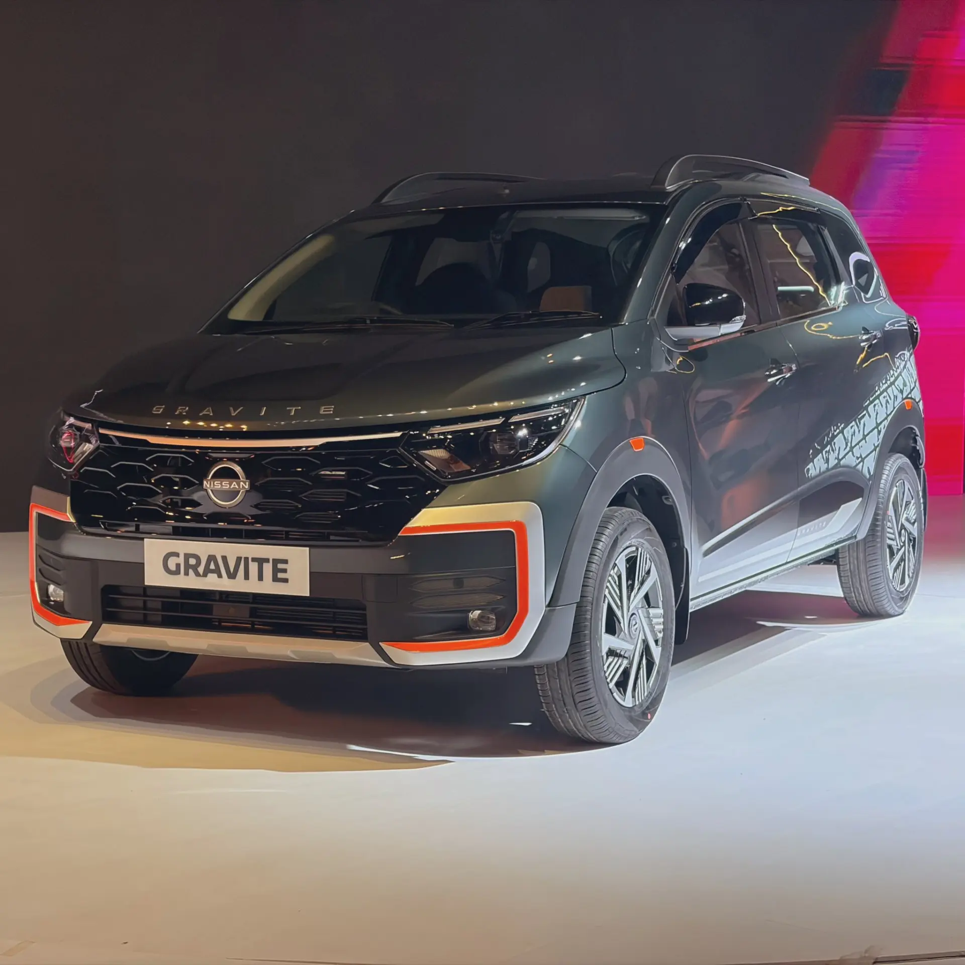 Nissan Gravite front side