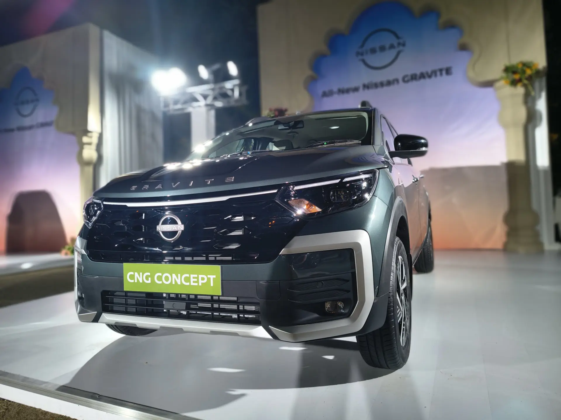Nissan Gravite front