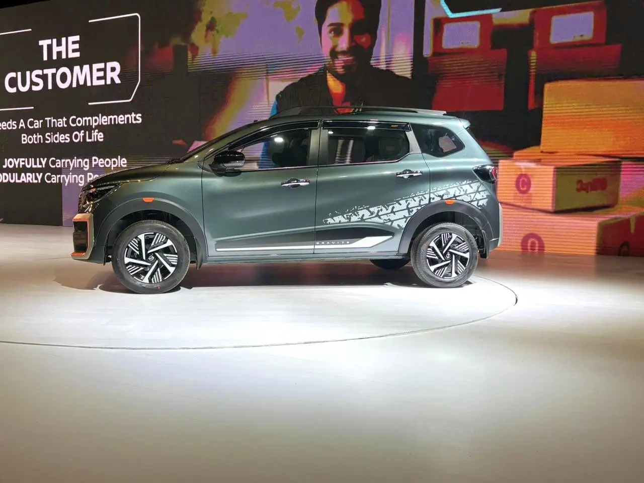 Nissan Gravite side profile