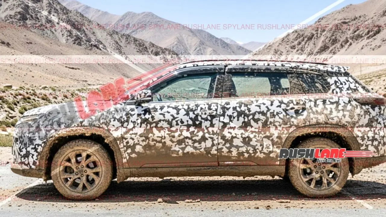 Toyota Hyryder 7 Seater Spotted Testing