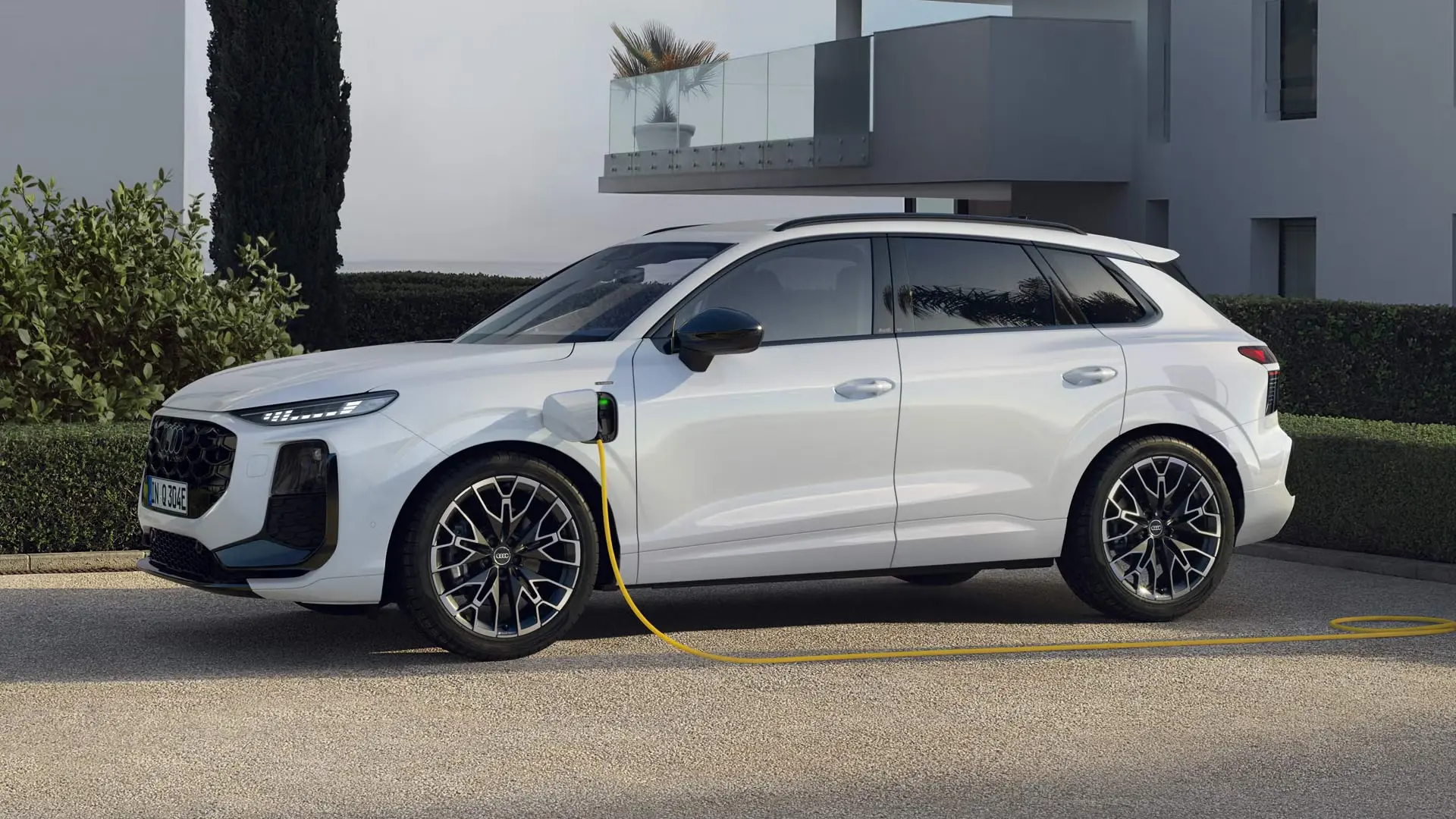 Audi Q3 PHEV side
