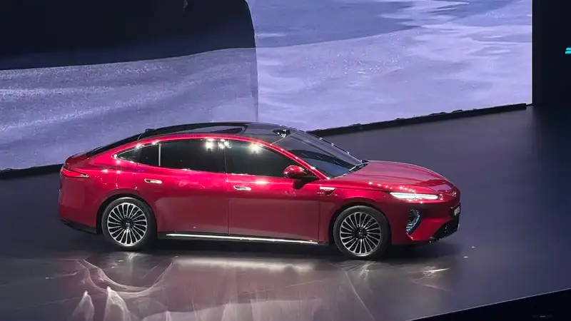 BYD Seal 08 electric sedan revealed